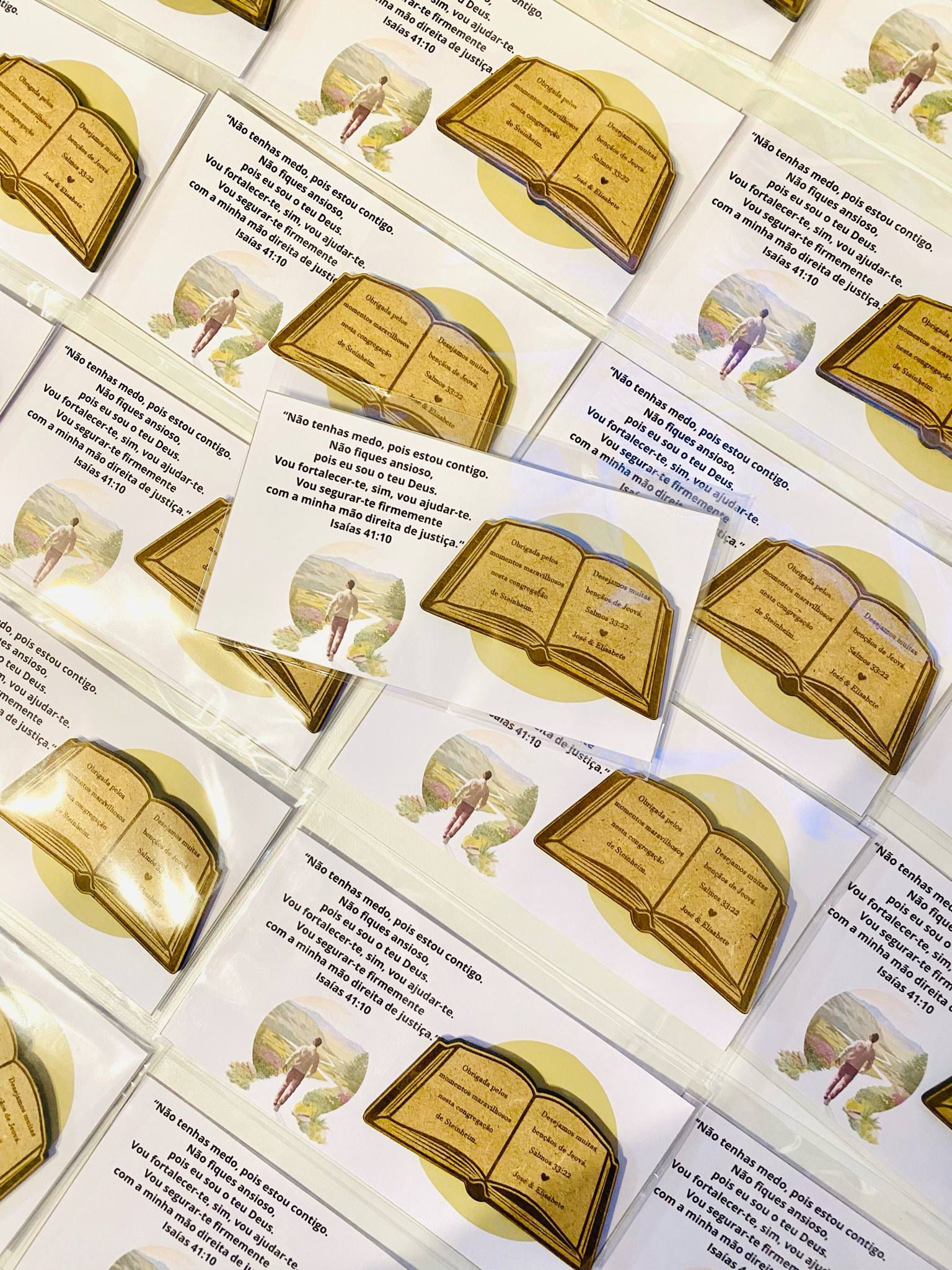 Lembrança Bíblia com íman